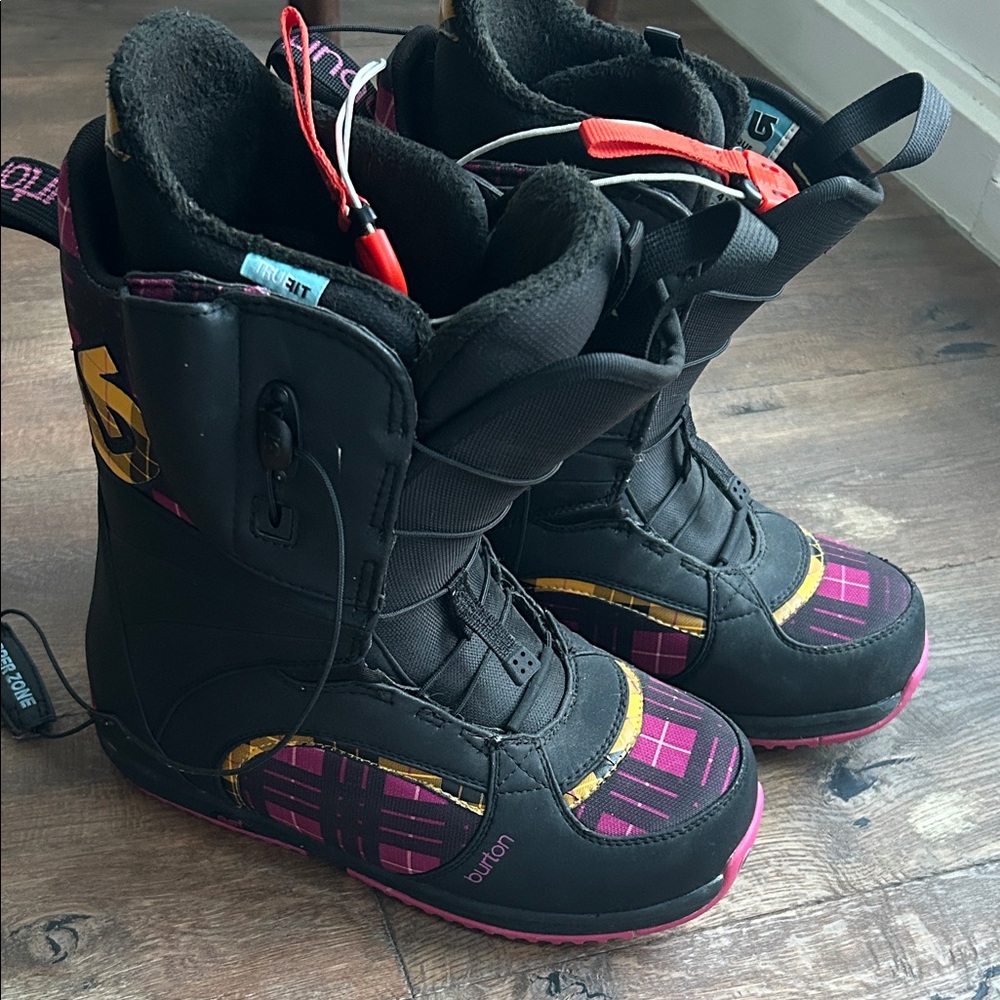Burton Bootique Women’s Snowboard Boots, Size 9